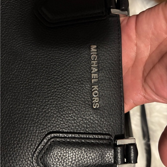 Michael Kors Elegant Black Shoulder Bag in Saffiano Leather - Picture 7 of 7